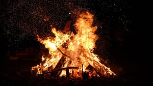 DIY fire pit in your backyard