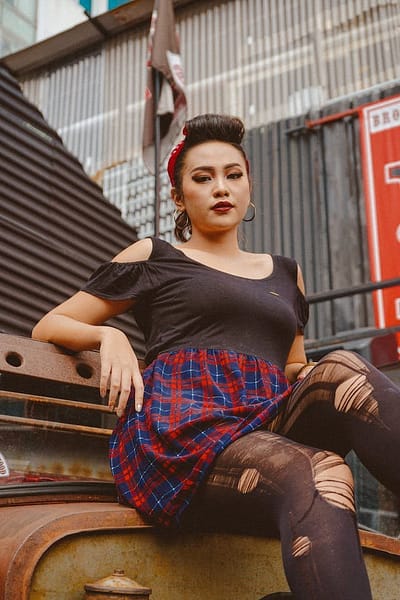 How to Dress in 90s style