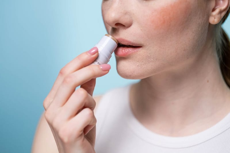 How To Keep Lips Hydrated Naturally