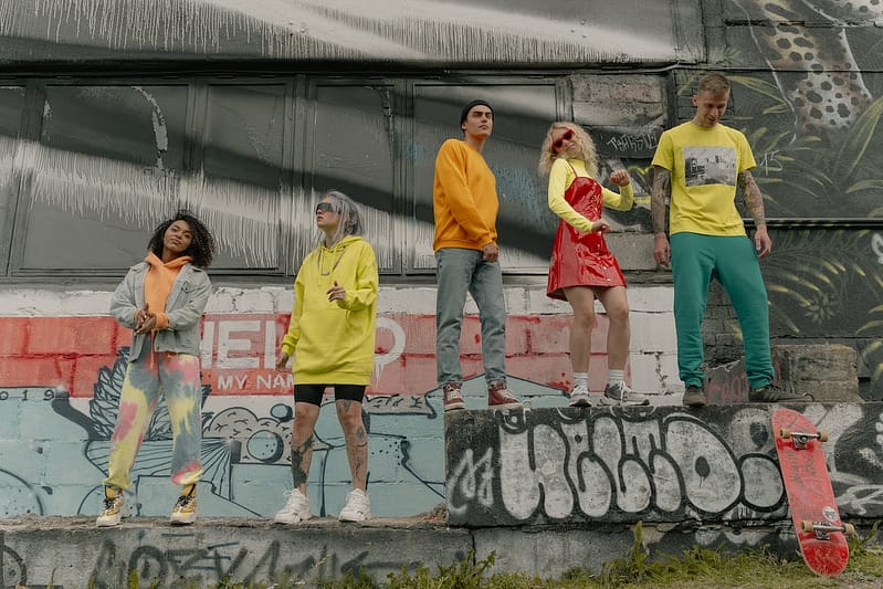 How to Dress Up for a 90s Theme Party
