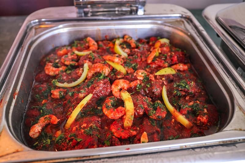 How to make Red prawn curry
